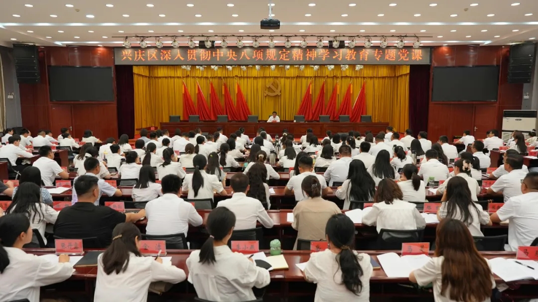 苏焕喜为年轻干部讲授学习教育专题党课