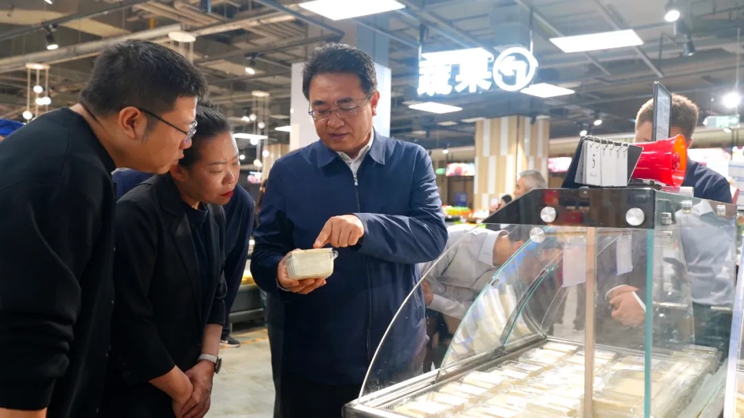 苏焕喜调研“两节”促消费及节前安全生产工作