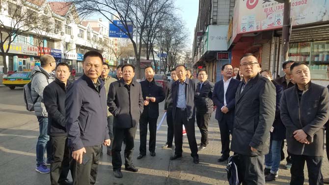 兴庆区领导朱韶峰周福琦调研南门广场改造项目
